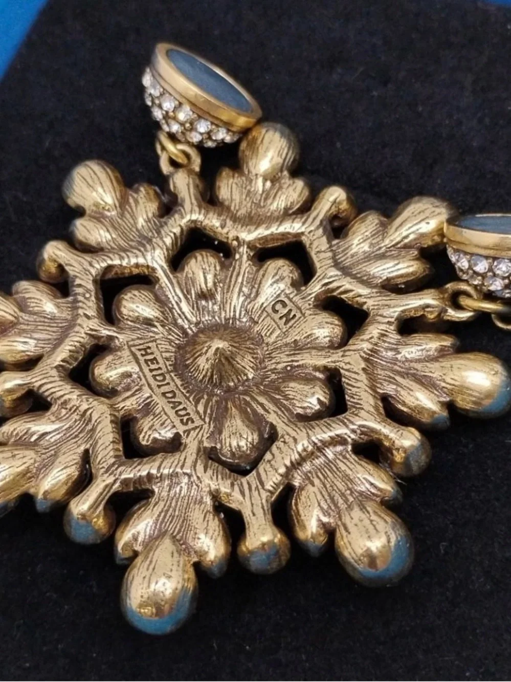 Heidi Daus Magnetic Enhancer Snowflake Pendant Original Warranty Card Included - Picture 6 of 7